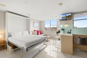 Bondi Studio Apartment with Pool & Rooftop Views, Sydney